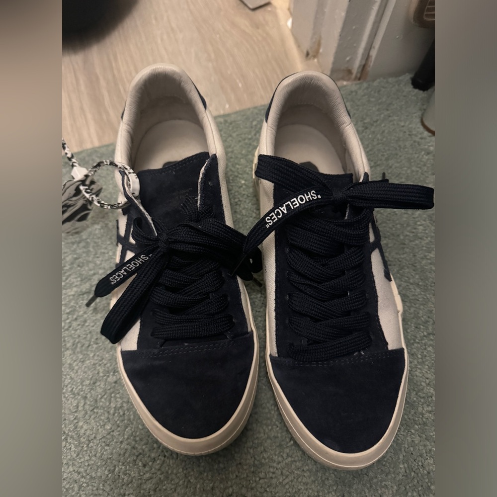 Off White Vulc Low Navy Arrow Sneaker
